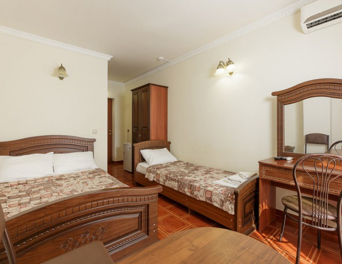 Эконом 3-местный без балкона - Отель «Островок-1» Анапа